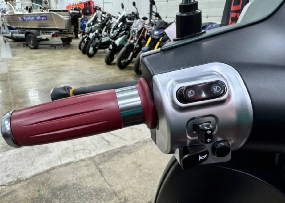 Скутер PROMAX Miami 240 (49) в Уссурийске