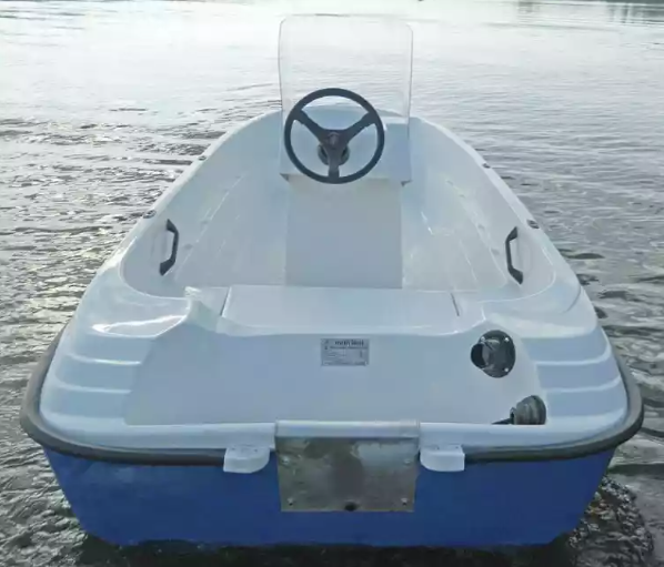 Стеклопластиковая лодка Пингвин с консолью (тримаран) в Уссурийске