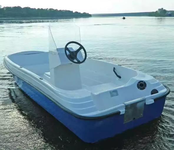 Стеклопластиковая лодка Пингвин с консолью (тримаран) в Уссурийске