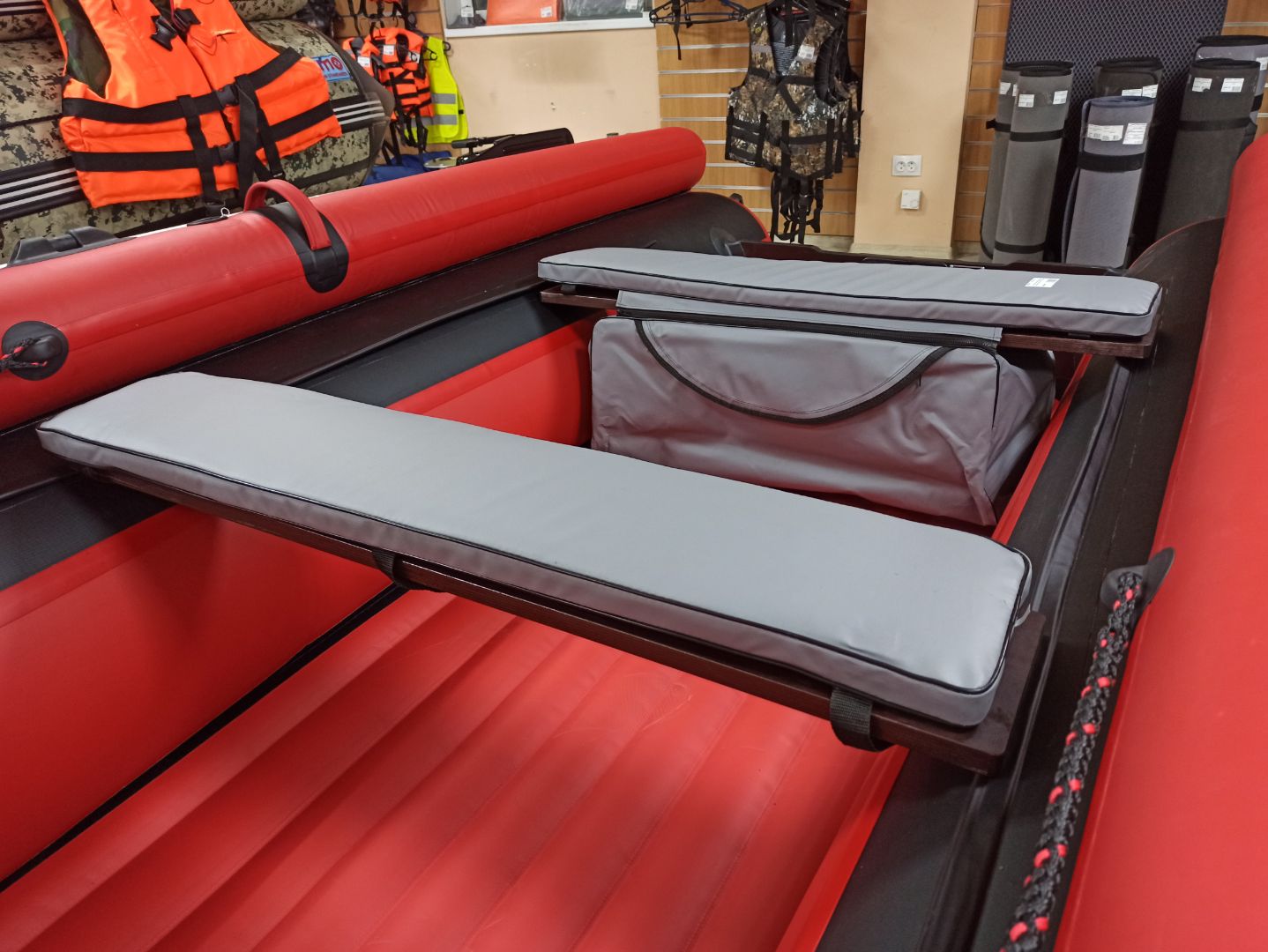 КОМПЛЕКТ МЯГКИХ НАКЛАДОК С СУМКОЙ ДЛЯ ЛОДОК 90Х20 СЕРЫЙ в Уссурийске