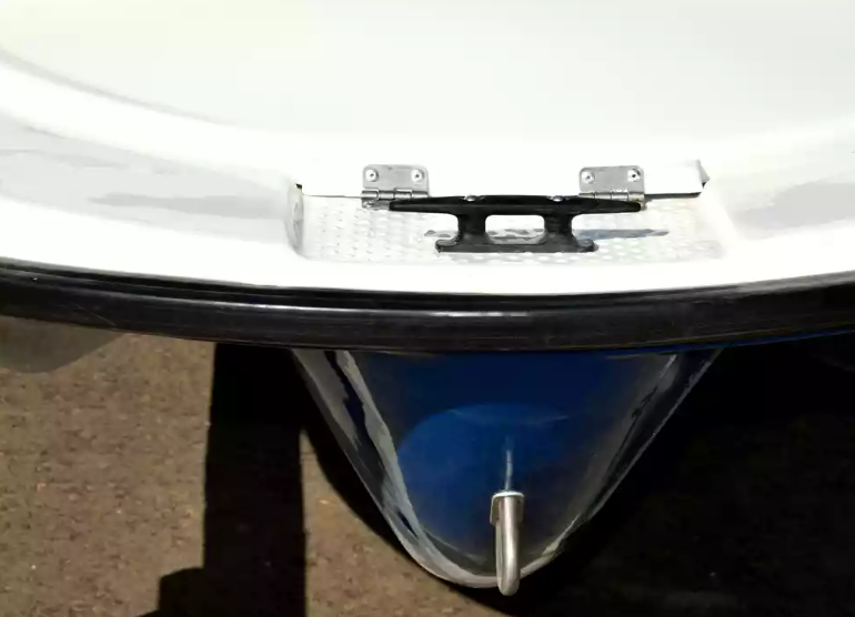 Стеклопластиковая лодка Пингвин с консолью (тримаран) в Уссурийске