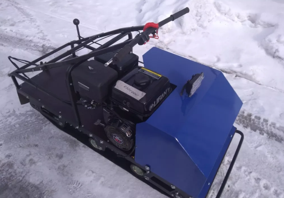 Мотобуксировщик AhtaR ЗИМА с реверсом (задний ход) в Уссурийске