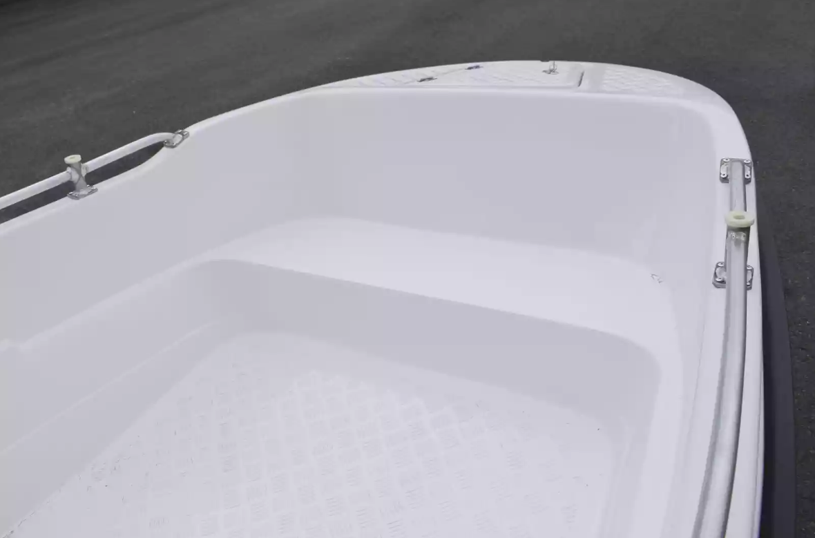 Стеклопластиковая лодка Пингвин New (тримаран) в Уссурийске