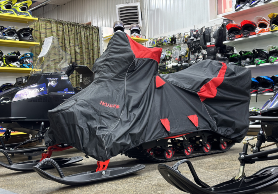 Чехол транспорт. снегохода IKUDZO HUNTER черно-красный Оксфорд ПРЕМИУМ качества с лого IKUDZO в Уссурийске