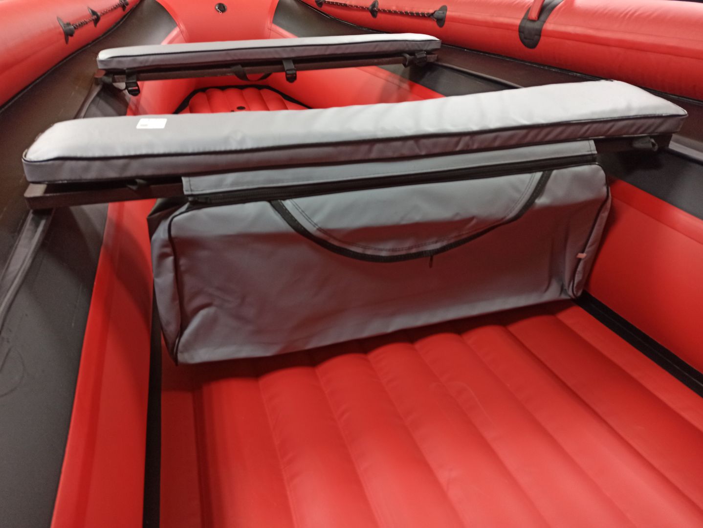 КОМПЛЕКТ МЯГКИХ НАКЛАДОК С СУМКОЙ ДЛЯ ЛОДОК 90Х20 СЕРЫЙ в Уссурийске