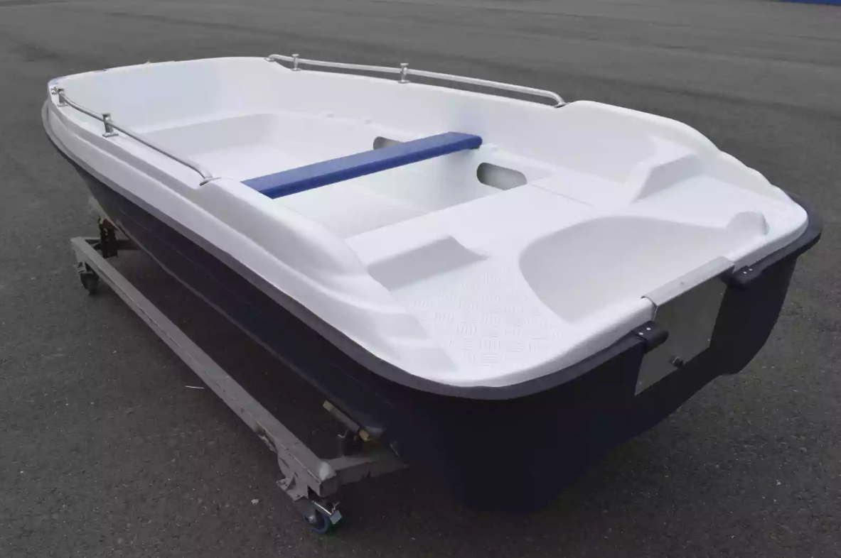 Стеклопластиковая лодка Пингвин New (тримаран) в Уссурийске