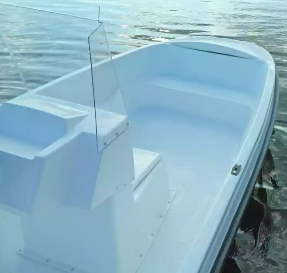 Стеклопластиковая лодка Пингвин с консолью (тримаран) в Уссурийске