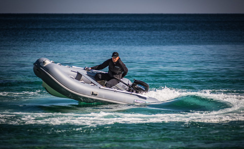 Лодка GLADIATOR RIB380AL в Уссурийске