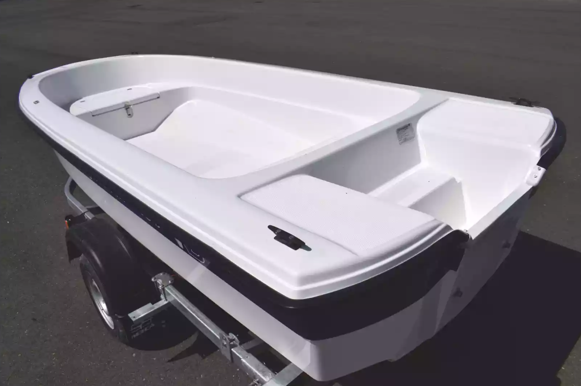 Стеклопластиковая лодка Wyatboat 430 тримаран в Уссурийске