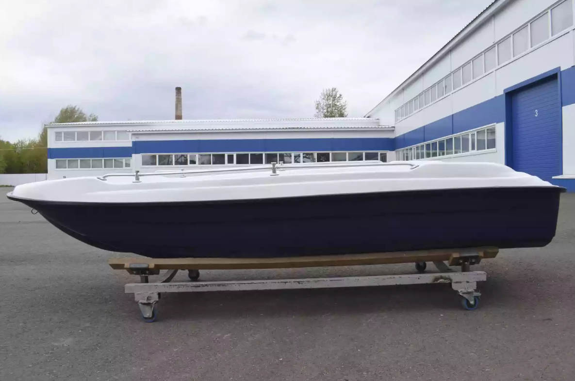 Стеклопластиковая лодка Пингвин New (тримаран) в Уссурийске