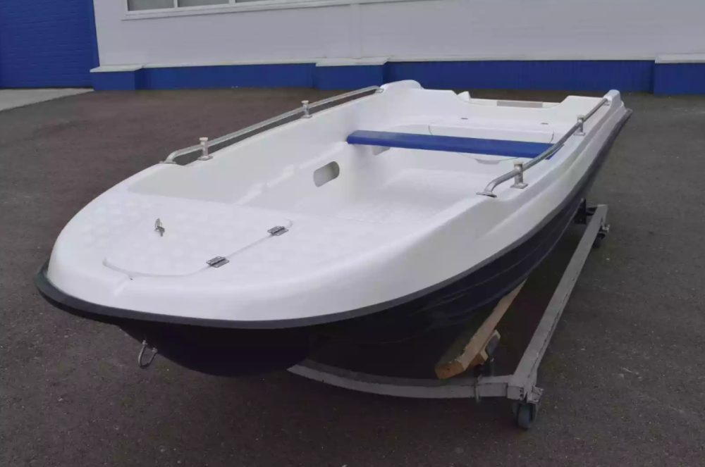 Стеклопластиковая лодка Пингвин New (тримаран) в Уссурийске